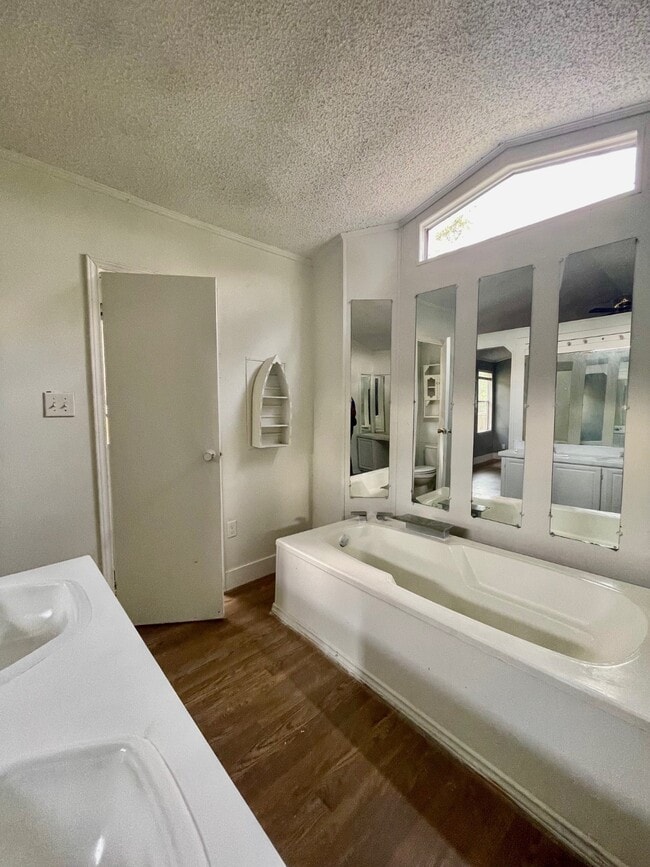 Building Photo - 23349 Hedge Ln