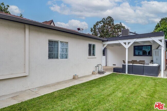 Building Photo - 3725 Edenhurst Ave