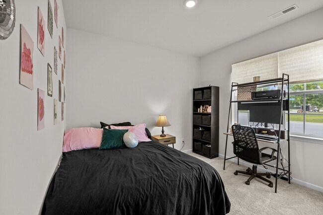 Building Photo - 400 Louisia Mae Way