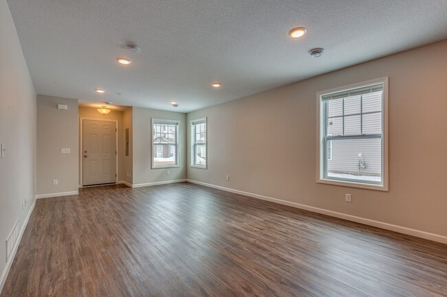 Building Photo - End Unit Town Home avail April 2026 : 3bd2ba2car garage Zimmerman
