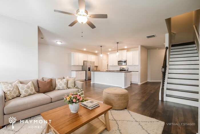 Building Photo - 1015 Smoky Mountain Springs Ln