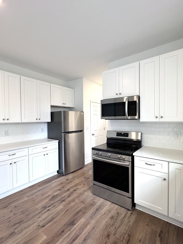 Building Photo - 427 Lakeland St