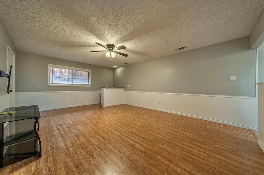 Building Photo - 408 Shoreview Dr