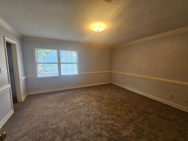 Building Photo - NEW LISTING!!!! Dont Miss Out
