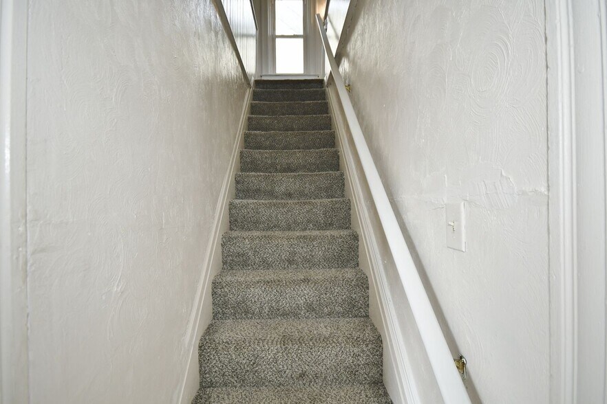 Building Photo - 855 Crucible St