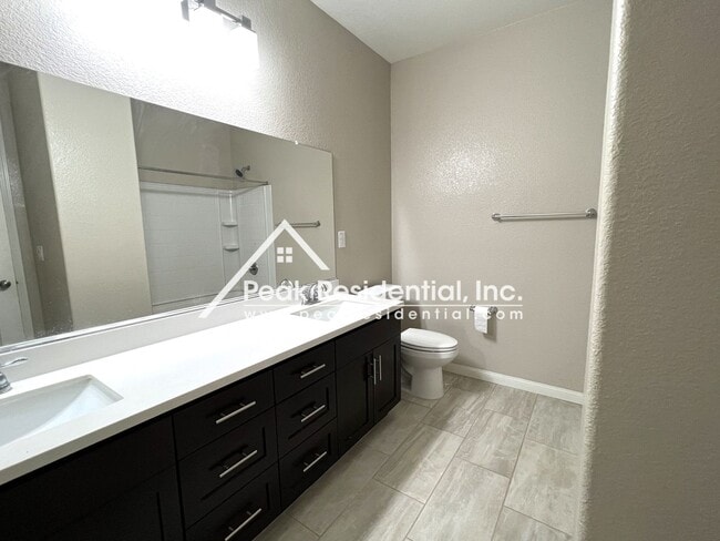 Building Photo - Updated 4bd/3ba Fair Oaks Home with Large ...