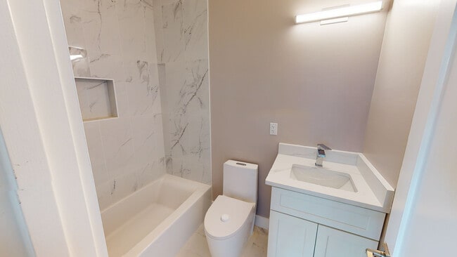 Building Photo - 911 Monroe St NW