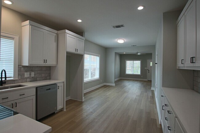 Building Photo - Coming Soon! 3 Bed 2 Bath Town Home in Tyler, Tx!