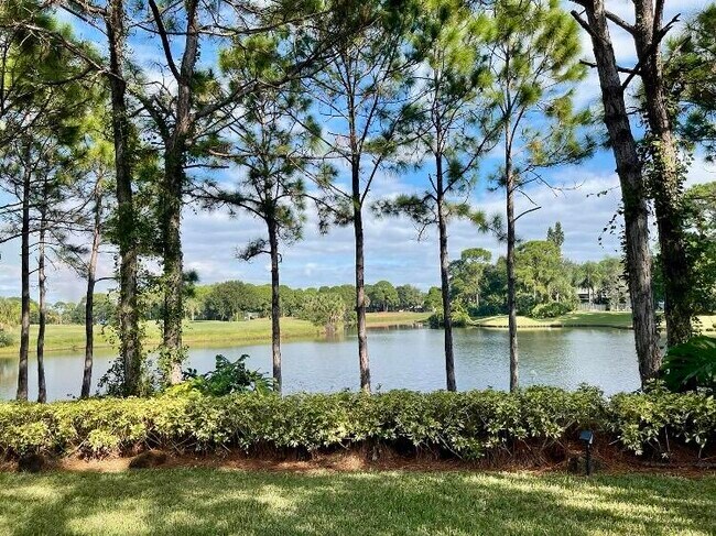 Building Photo - 9400 Briarcliff Trace