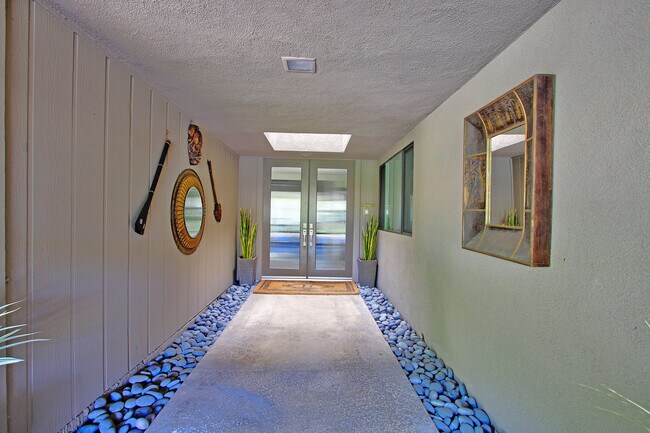 Building Photo - 5 Furman Ct