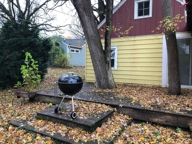 Building Photo - Cozy Two Bedroom Single Family in Country ...