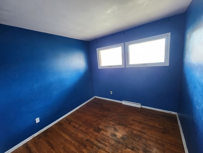 Building Photo - 3 bedroom house