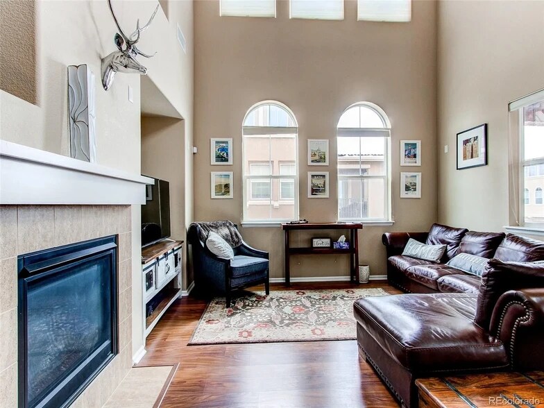 Building Photo - 9398 Loggia St