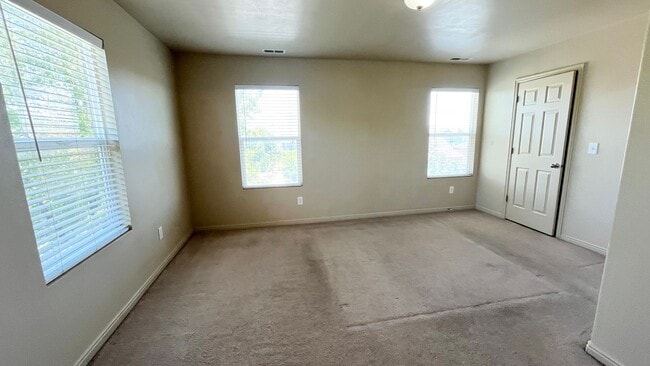 Building Photo - Coming Soon! 3 Bed/2.5 Bath in South Jordan
