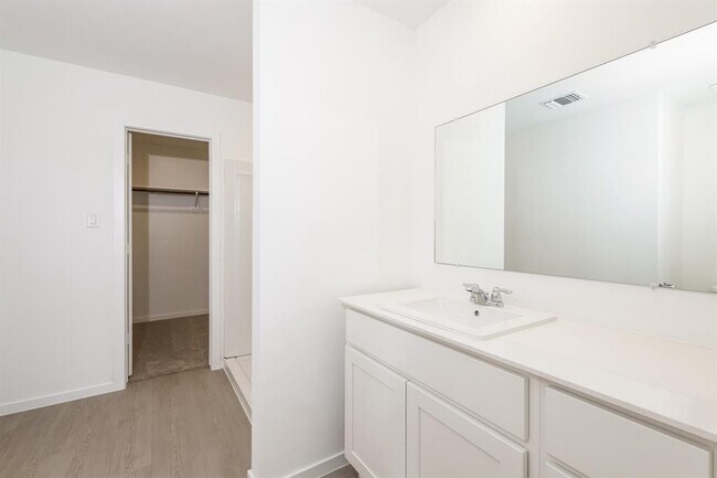 Building Photo - 12516 Huntington Rdg Wy