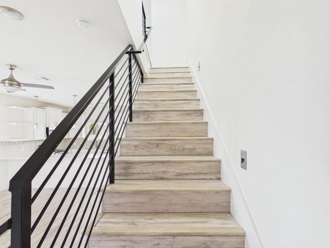 Building Photo - Modern Freestanding Condo with Private Yard Near Downtown Austin