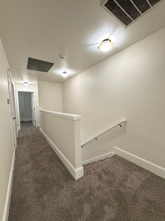 Building Photo - 18425 SW Stepping Stone Dr