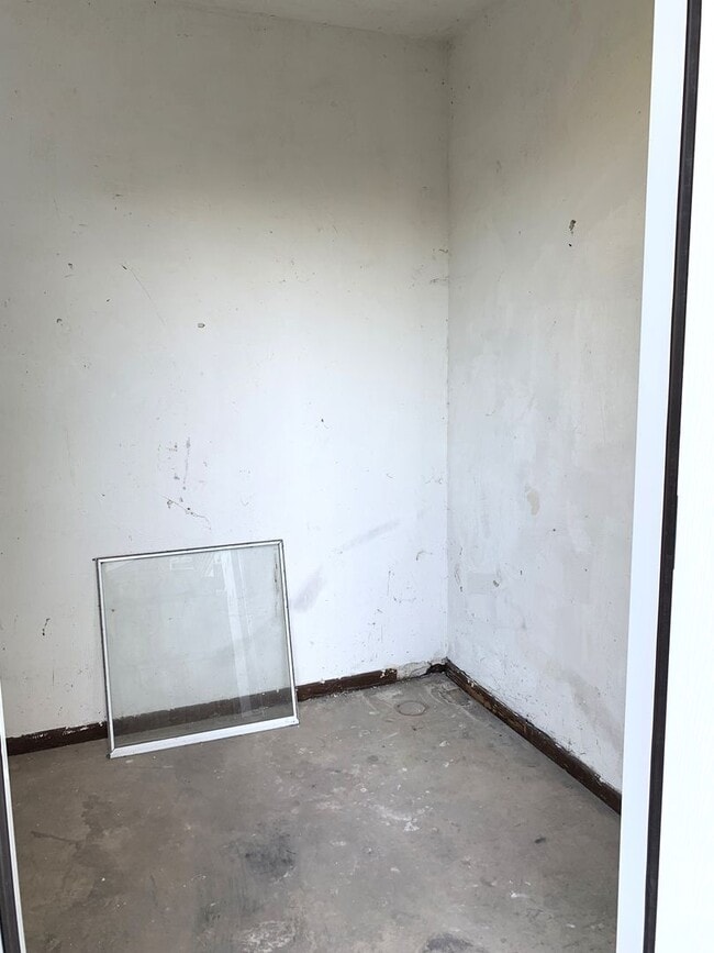 Building Photo - Newly renovated, affordable, 3 bed/1 bath ...