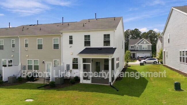 Building Photo - 5811 Woodlawn Dr