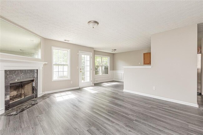 Building Photo - 2152 Lenox Ave