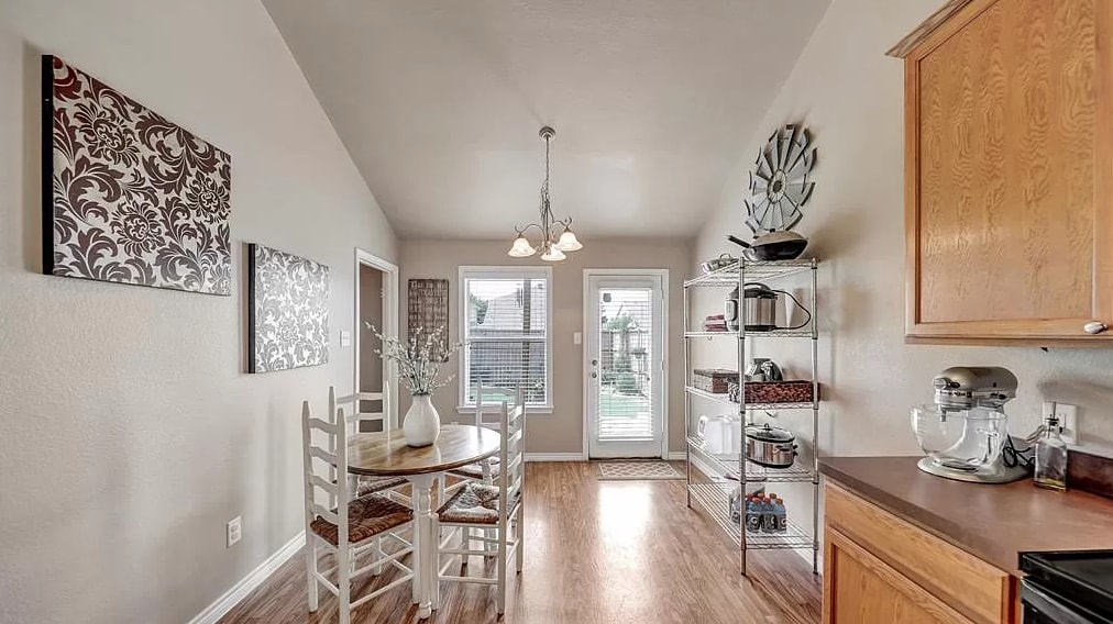 Building Photo - 9000 Eastwood Ave