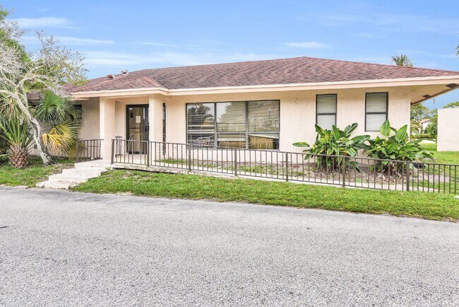 Building Photo - 700 Nottingham Cir