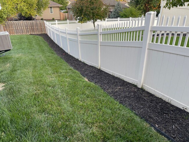 Building Photo - Spacious home in super nice neighborhood in Northwest Omaha