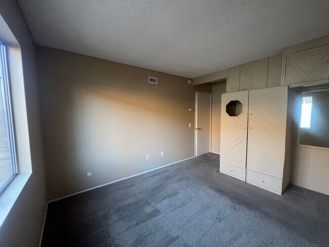 Building Photo - Spacious 4BR/2BA Mira Mesa Home For Rent!