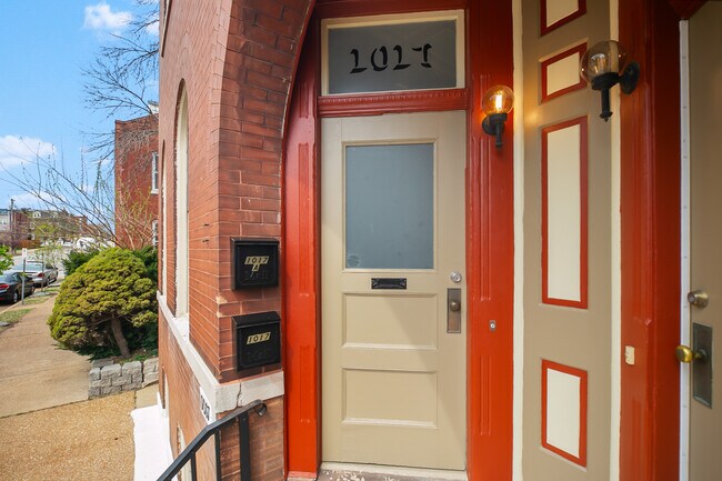 Building Photo - 1017 Ann Ave