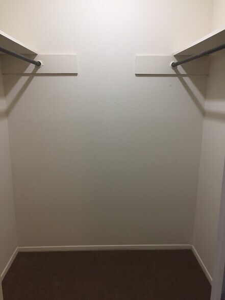 Building Photo - 404 S Industrial St