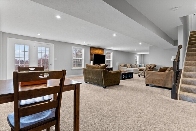 Building Photo - Spacious 5BR House in Beaver