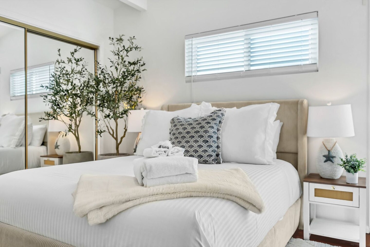 Building Photo - 4585 Saratoga Ave