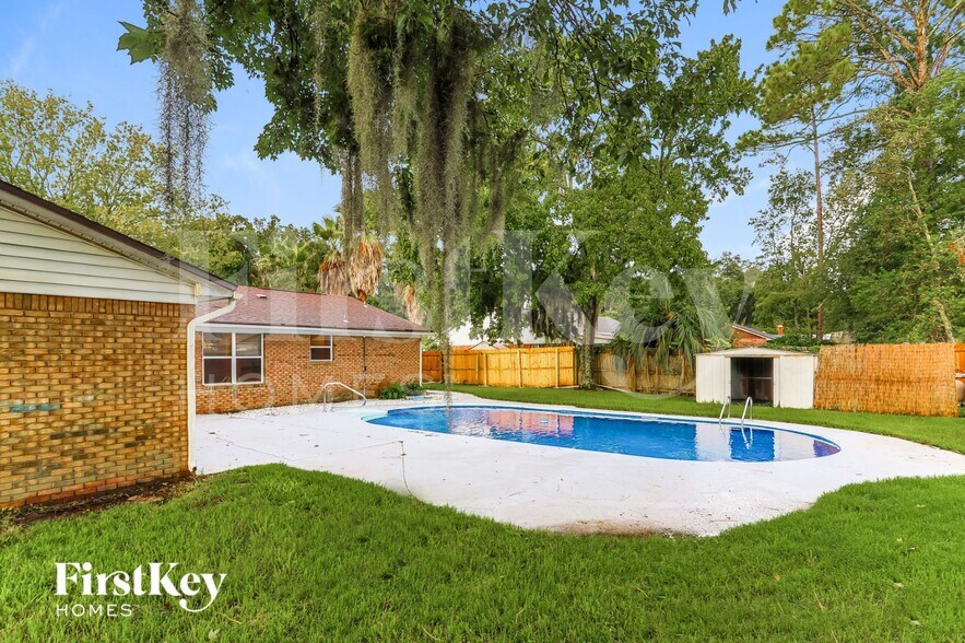 Building Photo - 1806 Alder Dr