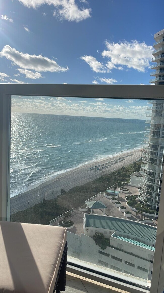 Building Photo - 16699 Collins Ave