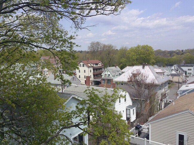 Building Photo - 19 Nichols St