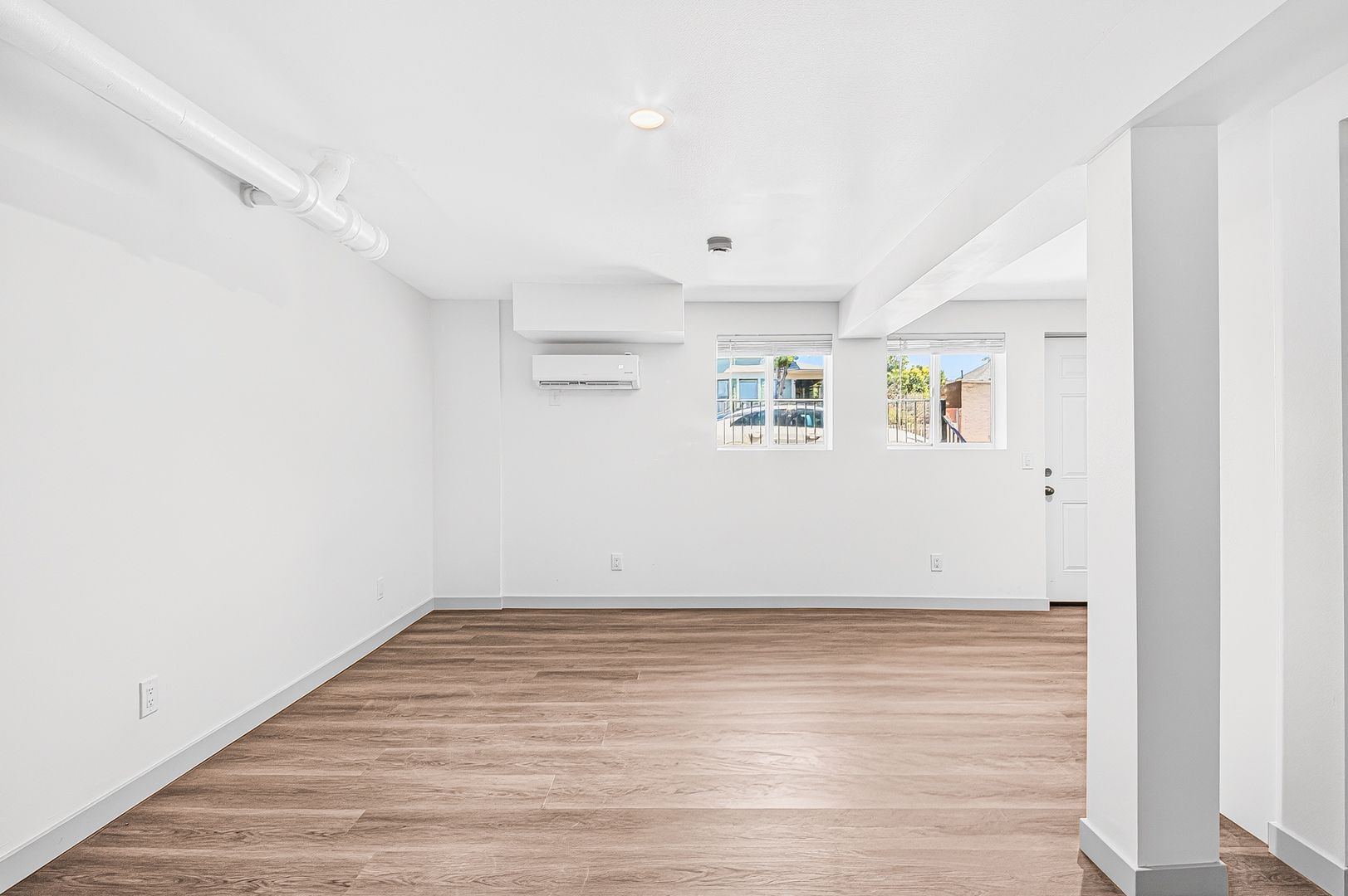 Building Photo - 1121 Daisy Ave
