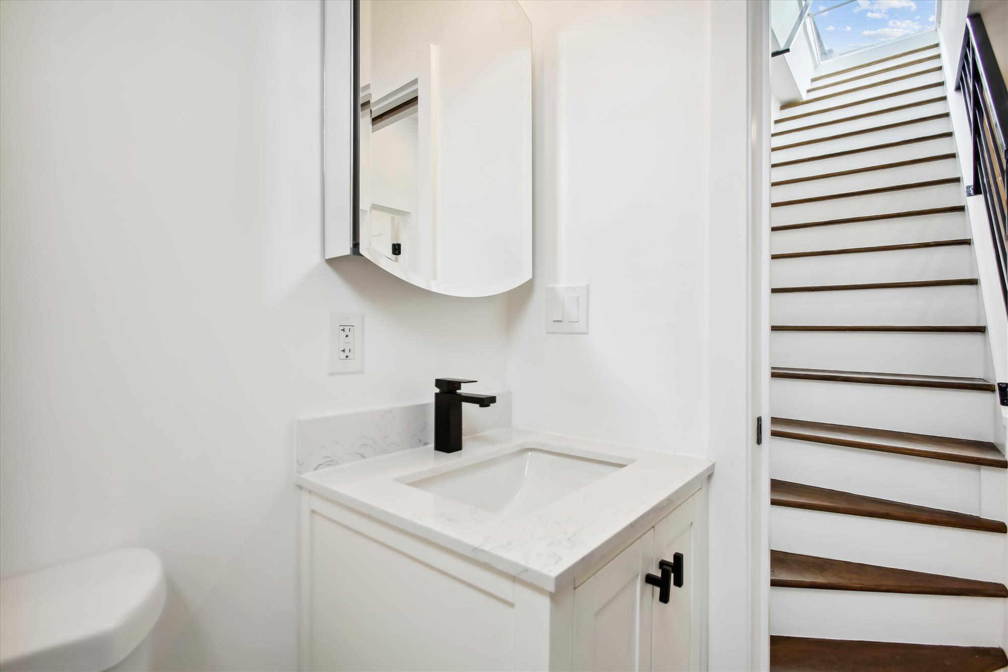 Top Level Bathroom - 232 S St NE
