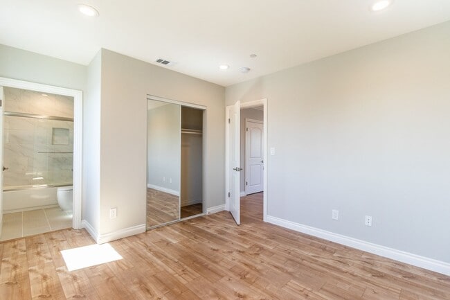 Building Photo - 1737 S Longwood Ave