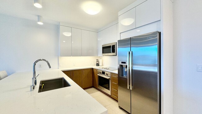 Building Photo - AVAILABLE NOW!! Furnished 1 Bedroom, 1 Bat...