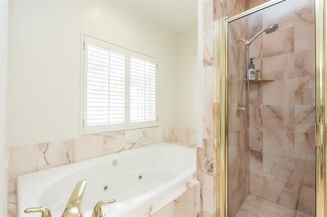 Building Photo - 5115 Fairmont St