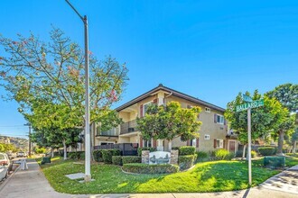 Building Photo - UPGRADED 2-BEDROOM, 1 BATH CONDO IN GATED ...