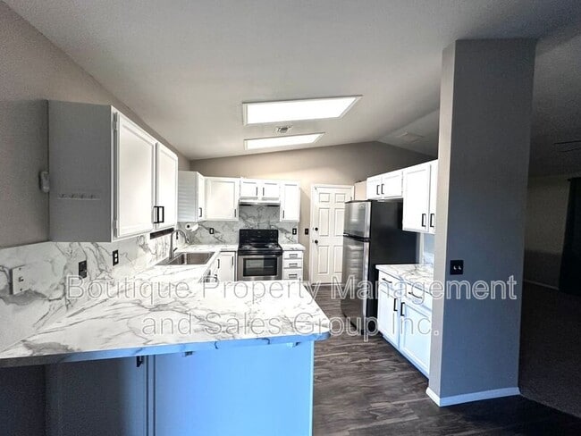 Building Photo - 2371 San Juan Dr
