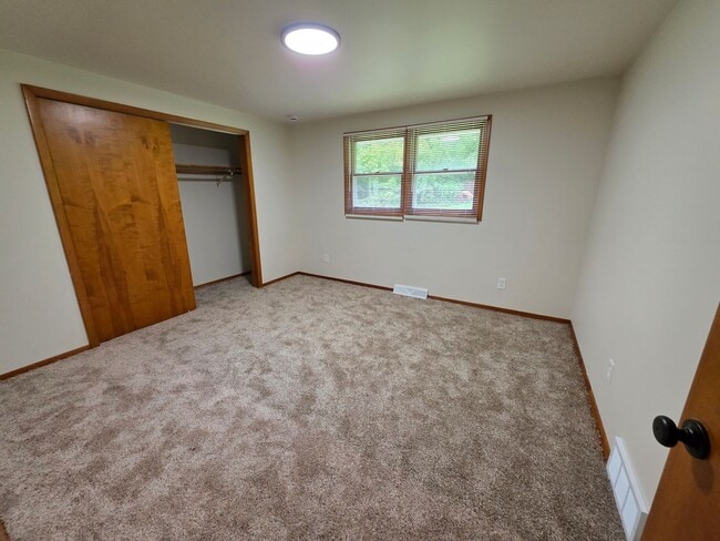 Building Photo - 3036 Albert Dr