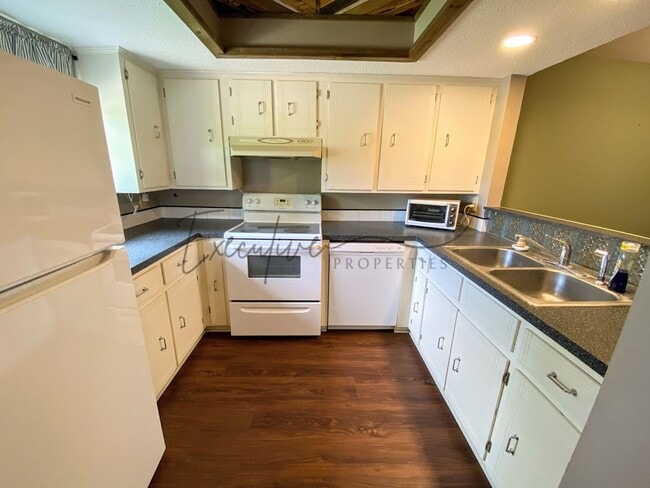 Building Photo - 2-Bed 2-Bath Home with Fenced Backyard – A...
