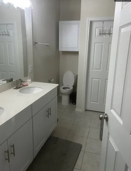 Building Photo - 713 Feldspar Way