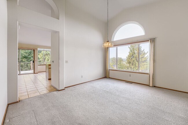 Building Photo - Well-Equipped 3 Bed 2 Bath Renton Home w/ 2-Car Attached Garage!
