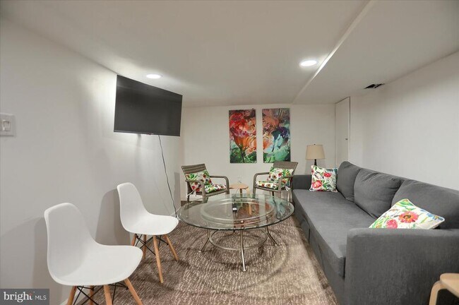 Building Photo - 83 Hillside Cir