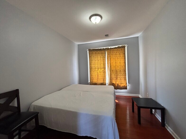 Building Photo - 276 Morris Ave