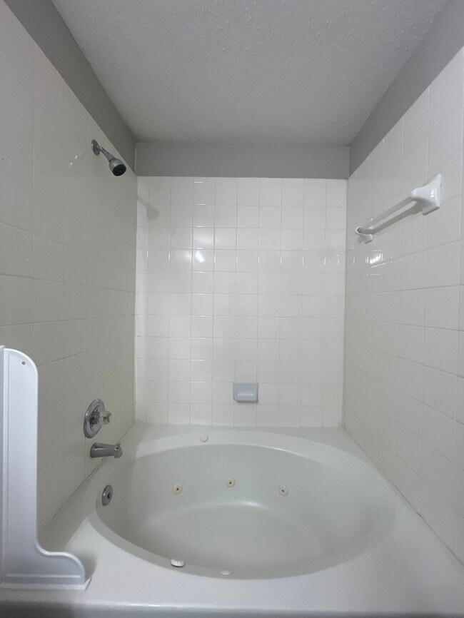 Building Photo - This beautiful Corner lot home ! 4 bedroom 2 bath in Mansfield ISD