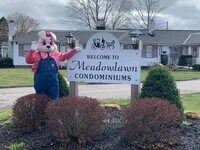 Building Photo - 18 Meadowlawn Dr